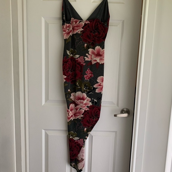 Fashion Nova Asymmetrical floral dress - Picture 4 of 7
